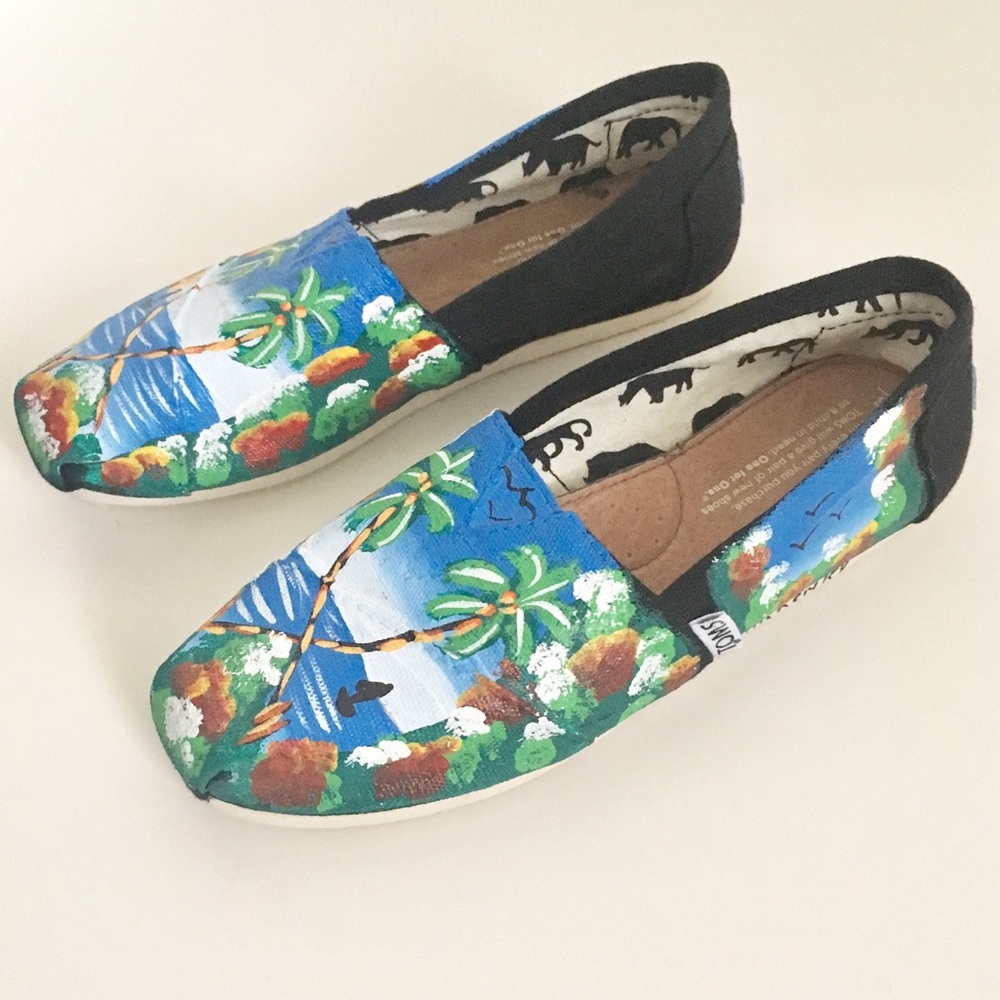 TOMS Painted Limited Haiti Artist Collective